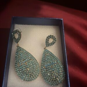 Nwt  blue crystal n brass earrings